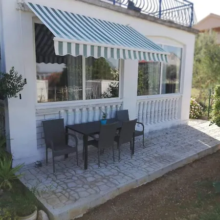 Апартаменты With Parking Space Tkon, Pasman - 5827 *